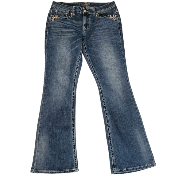 Shyanne bootcut embroidered jeans.  Women's size 30 Short. 31" inseam. - Picture 11 of 14